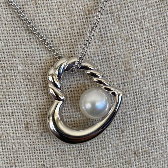 Tasaki Japanese Akoya Pearl 6.8mm 925 Sterling Silver Open Heart Necklace - Picture 3 of 12